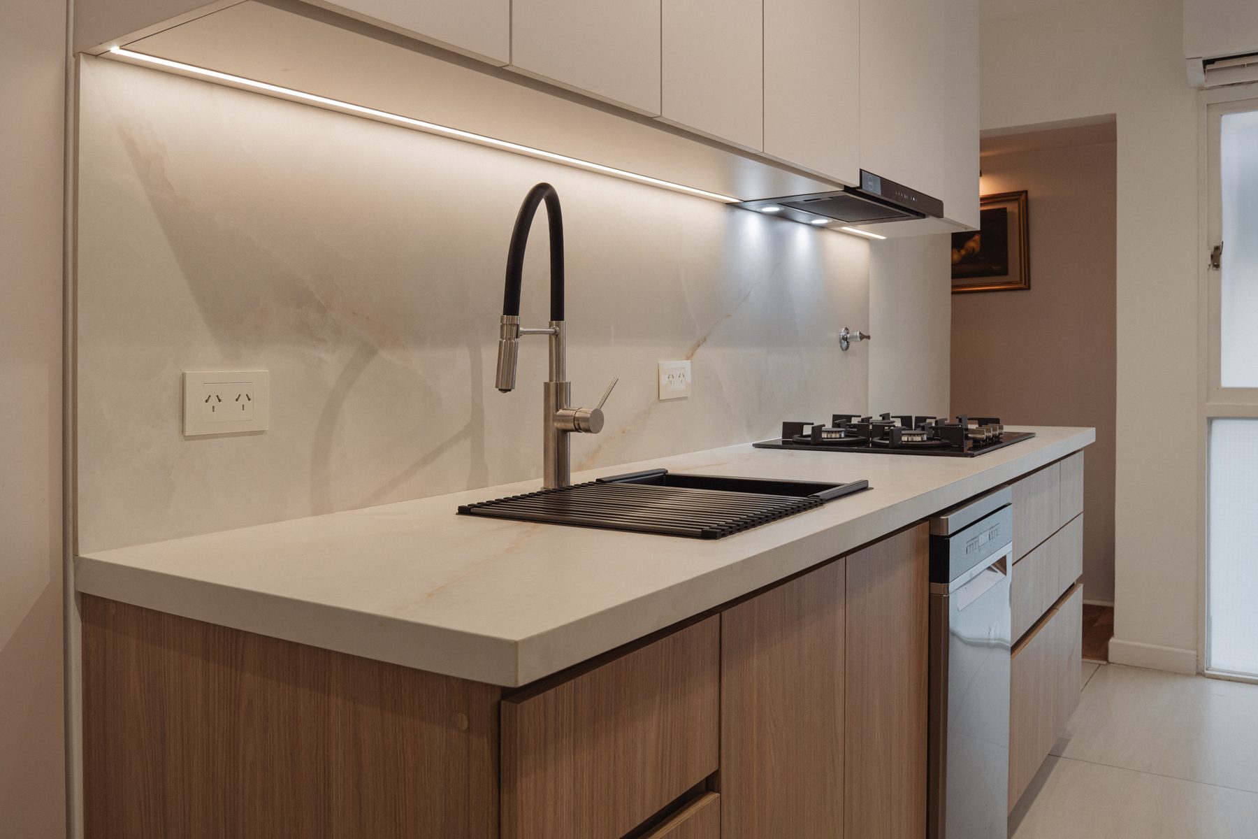 Cocina del Proyecto Belgrano, vista desde el comedor