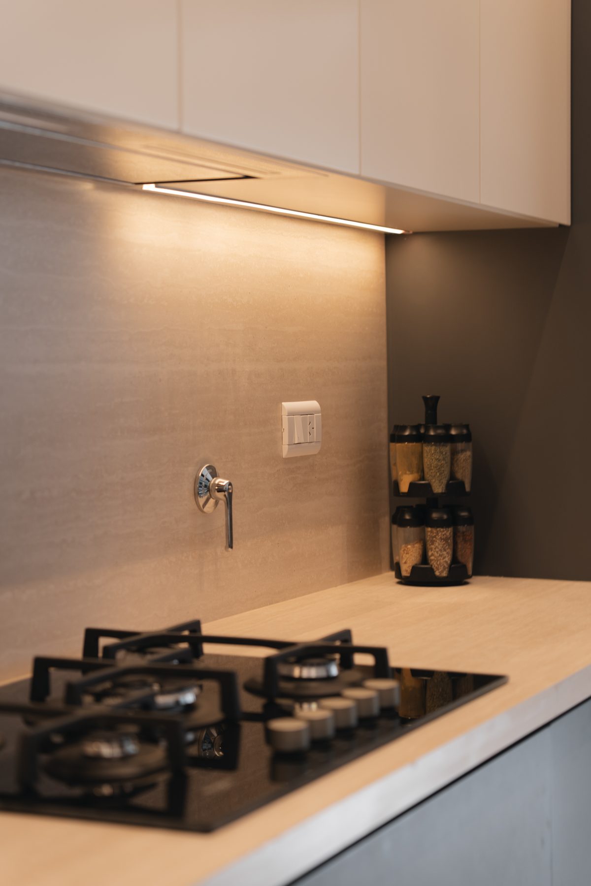 Cocina del Proyecto Castelar, detalle de anafe y mesada